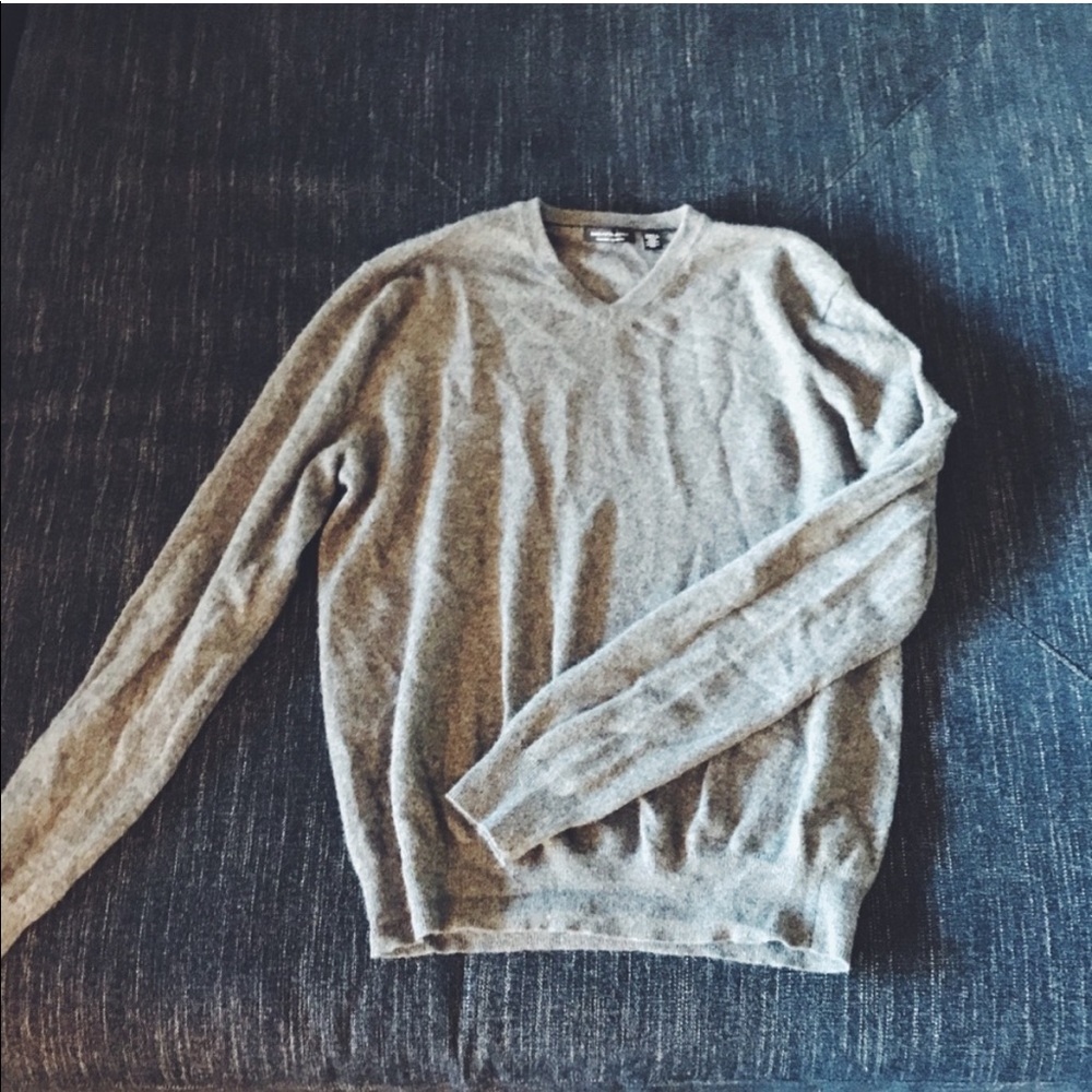 Saks Fifth Ave grey cashmere sweater